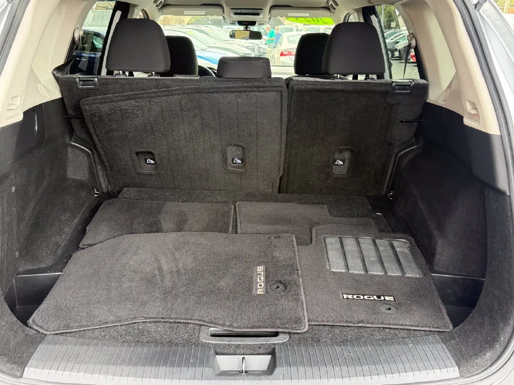 Nissan Rogue photo 18