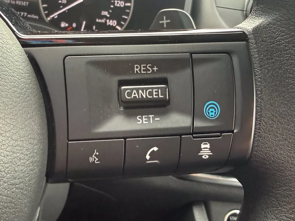 Nissan Rogue photo 3