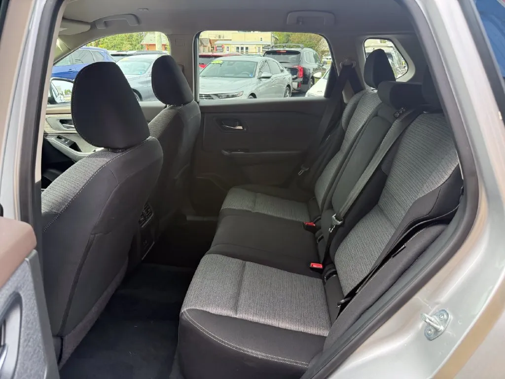 Nissan Rogue photo 17