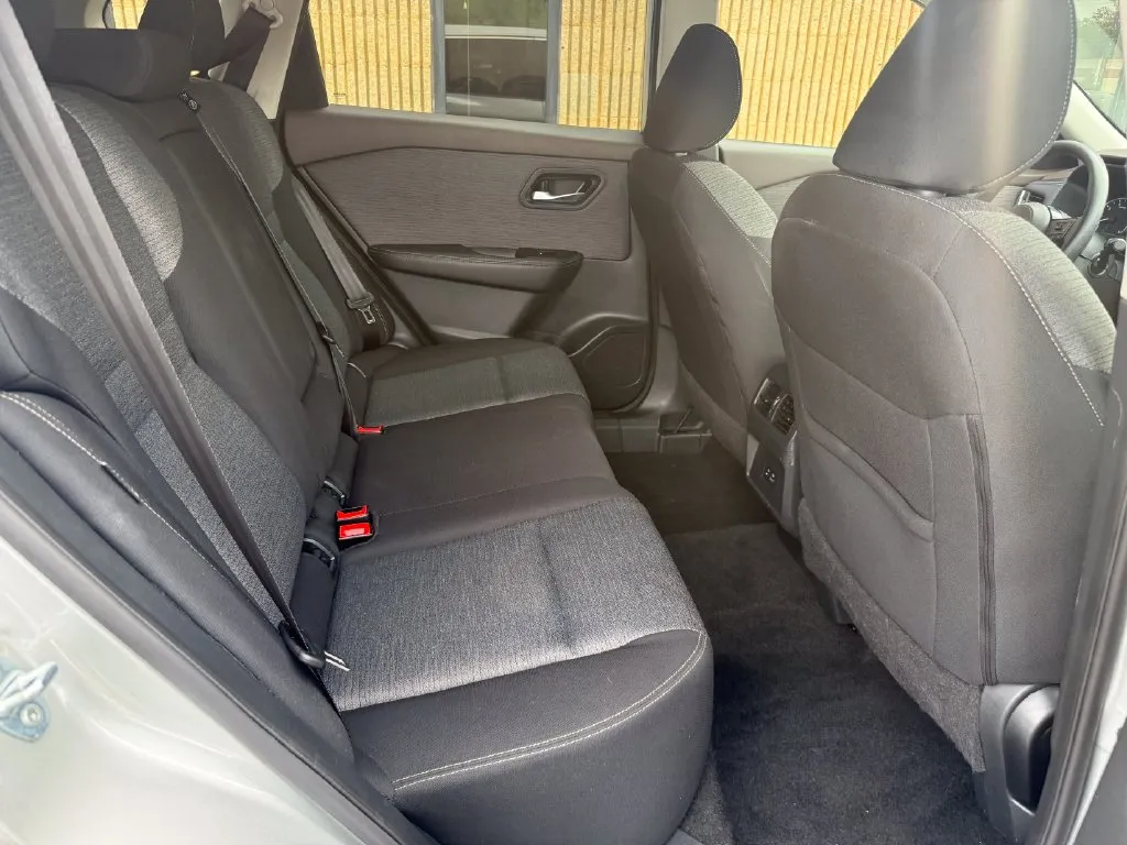 Nissan Rogue photo 19