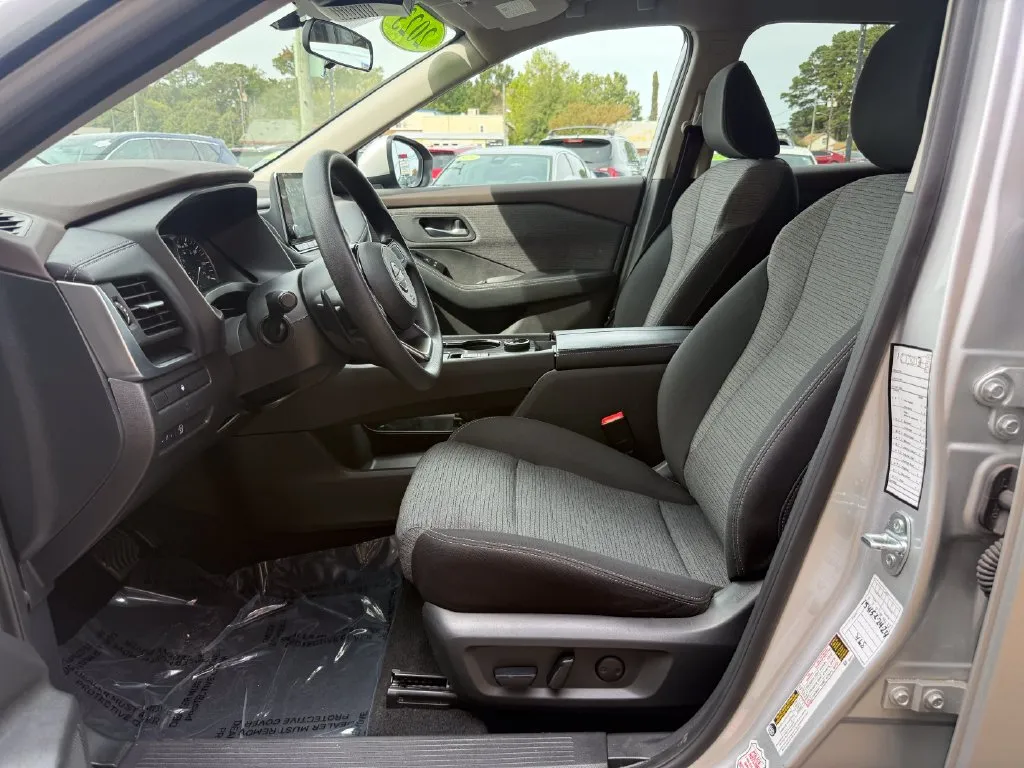 Nissan Rogue photo 14