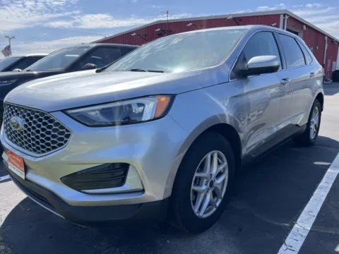 Photos of 2023 Ford Edge for sale in Appleton, WI at 199ride Appleton Auto