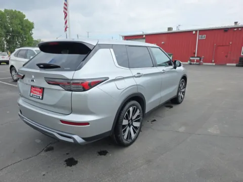 More photos of 2025 Mitsubishi Outlander at 199ride Appleton Auto, WI