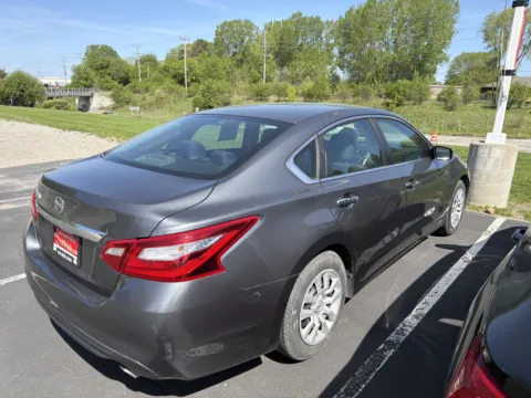 More photos of 2017 Nissan Altima at 199ride Appleton Auto, WI