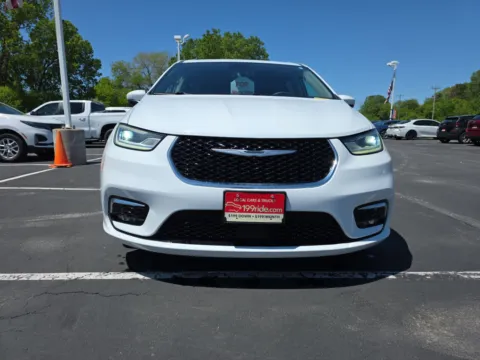 More photos of 2023 Chrysler Pacifica Touring L at 199ride Appleton Auto, WI