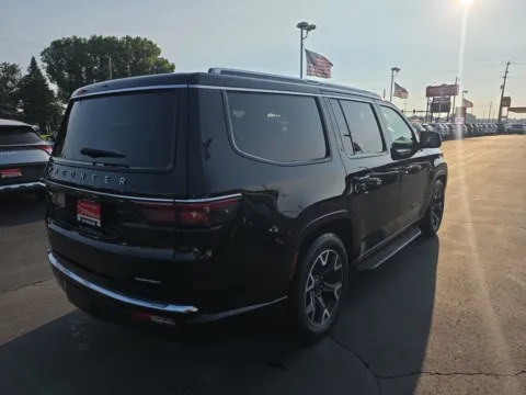 More photos of 2024 Jeep Wagoneer Series III at 199ride Appleton Auto, WI