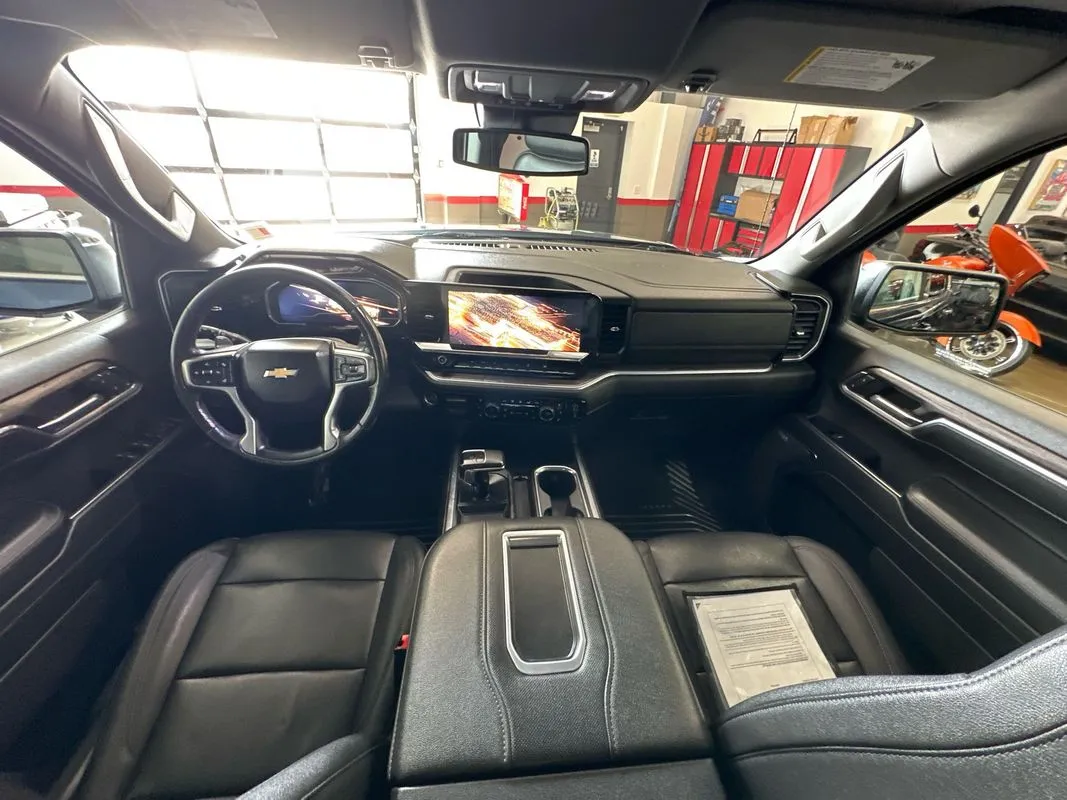 2022 Chevrolet Silverado 1500 LTZ - Photo 10