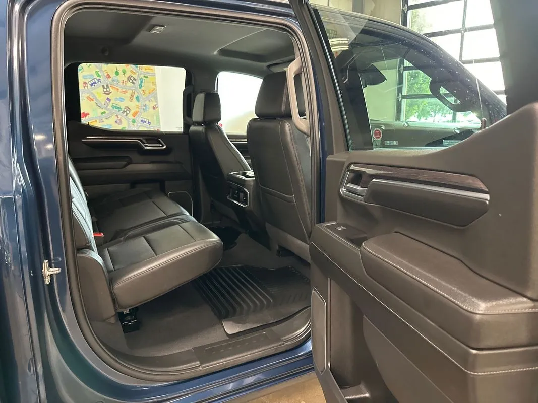 2022 Chevrolet Silverado 1500 LTZ - Photo 12