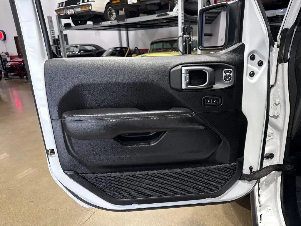 2021 Jeep Gladiator Overland - Photo 16