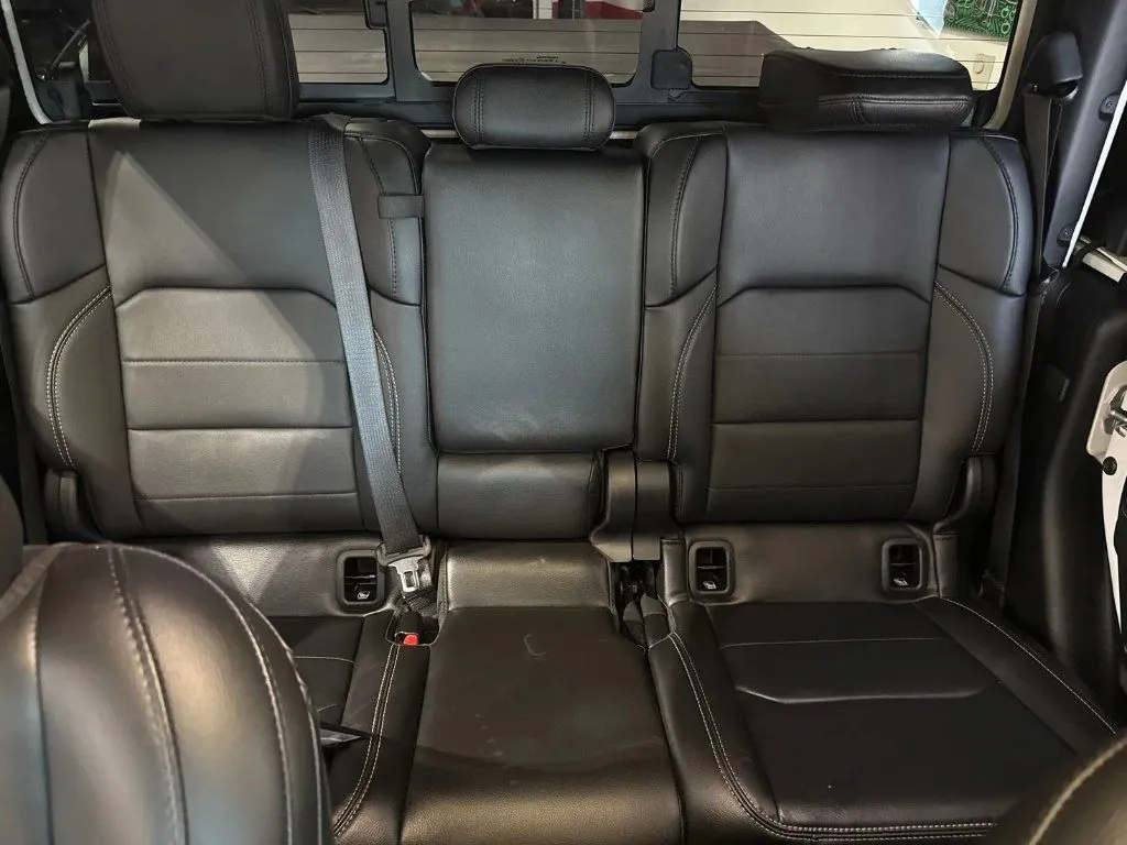 2021 Jeep Gladiator Overland - Photo 23