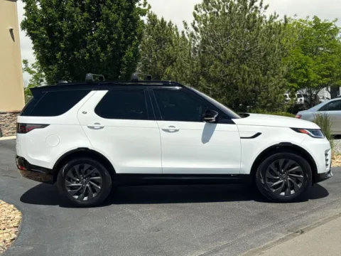 More photos of 2022 Land Rover Discovery P360 S R-Dynamic at Red's Auto & Truck, CO