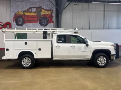 Another view of 2022 Chevrolet Silverado 3500HD 4WD Double Cab Long Bed LT for sale in Longmont, CO at Red's Auto & Truck