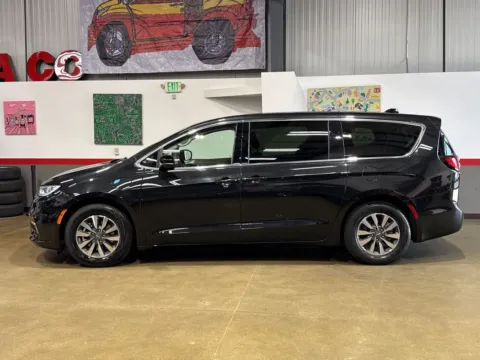 More photos of 2024 Chrysler Pacifica Hybrid Select at Red's Auto & Truck, CO