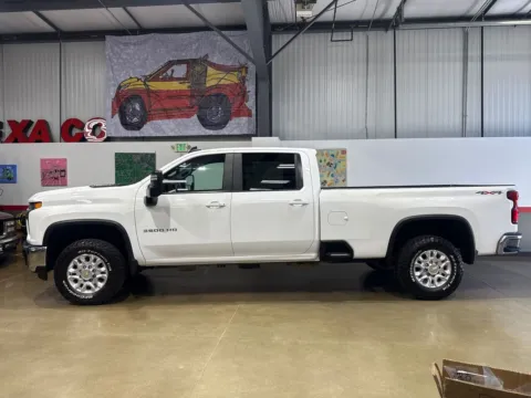 More photos of 2022 Chevrolet Silverado 3500 HD 4WD Crew Cab Long Bed LT at Red's Auto & Truck, CO