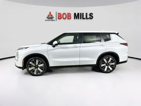 More photos of 2026 Mitsubishi Outlander SE at Bob Mills Mitsubishi-Myrtle Beach, SC