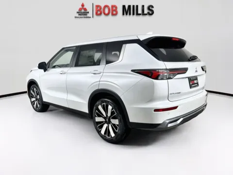 More photos of 2026 Mitsubishi Outlander SE at Bob Mills Mitsubishi-Myrtle Beach, SC