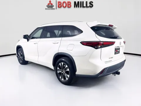More photos of 2020 Toyota Highlander XLE at Bob Mills Mitsubishi-Myrtle Beach, SC