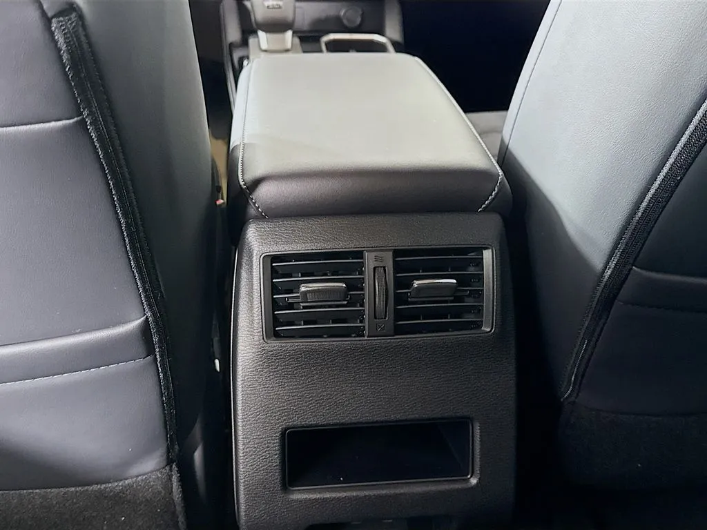 2026 Mitsubishi Outlander SE - Photo 28