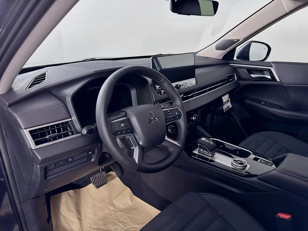 2026 Mitsubishi Outlander SE - Photo 9