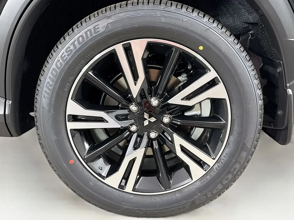 2026 Mitsubishi Eclipse Cross SE - Photo 30