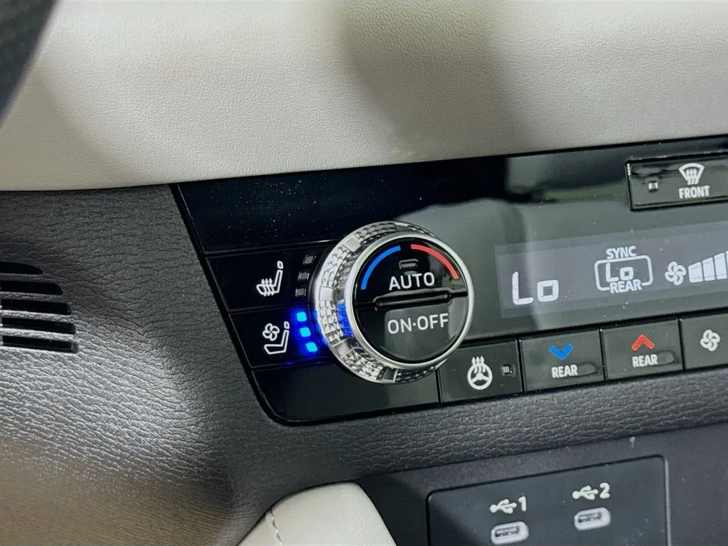 2025 Mitsubishi Outlander SEL Platinum Edition - Photo 21