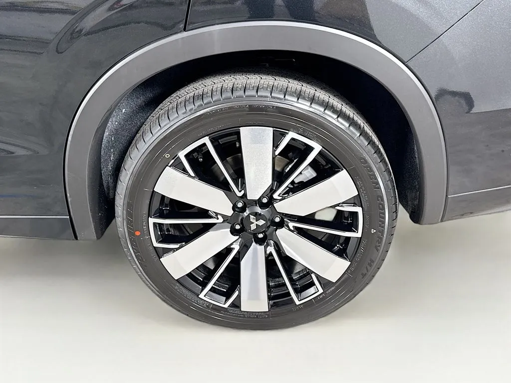 2025 Mitsubishi Outlander SEL Platinum Edition - Photo 33