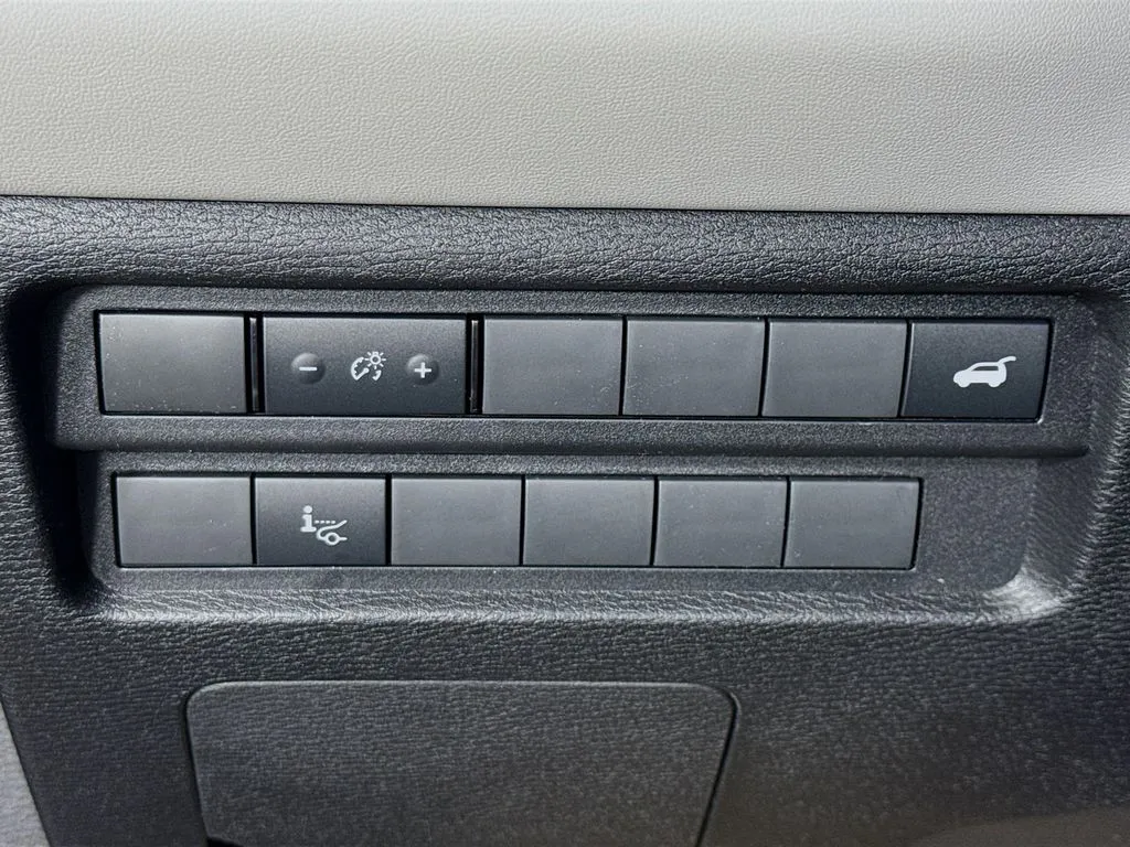 2025 Mitsubishi Outlander SEL Platinum Edition - Photo 10