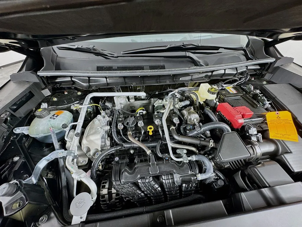 2025 Mitsubishi Outlander SEL Platinum Edition - Photo 32