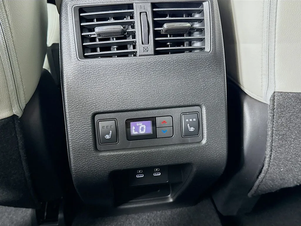 2025 Mitsubishi Outlander SEL Platinum Edition - Photo 27