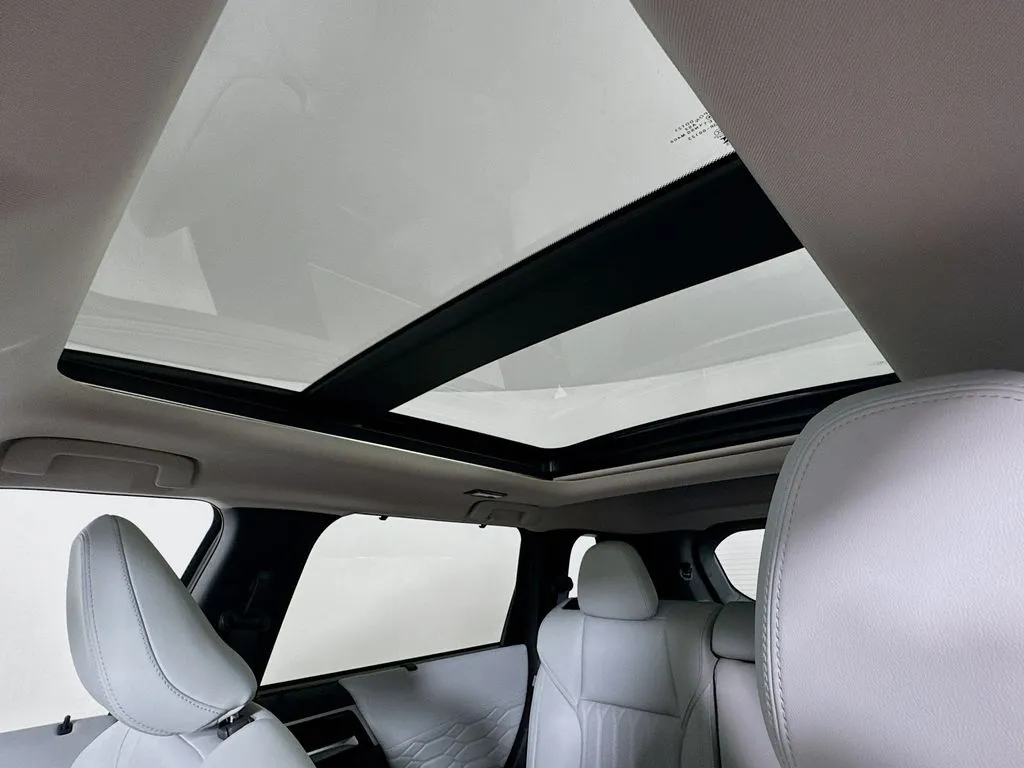 2025 Mitsubishi Outlander SEL Platinum Edition - Photo 23