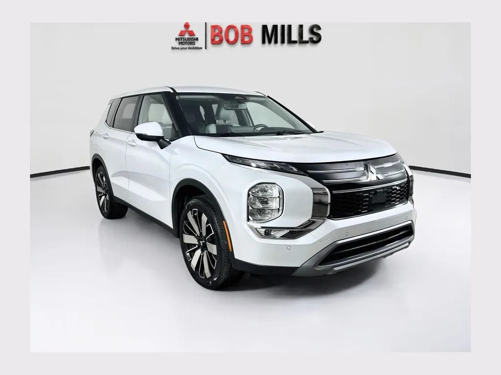White 2025 Mitsubishi Outlander SE for sale in Myrtle Beach, SC