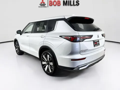 More photos of 2025 Mitsubishi Outlander SE at Bob Mills Mitsubishi-Myrtle Beach, SC