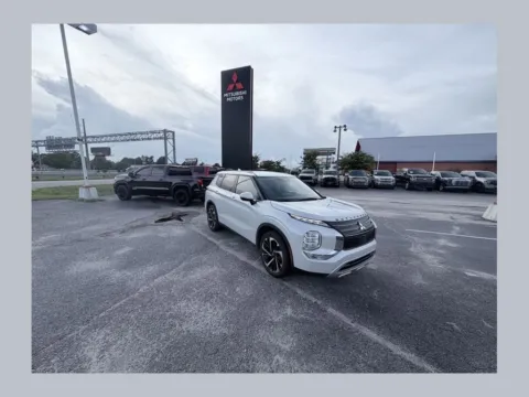 White 2023 Mitsubishi Outlander SE for sale in Myrtle Beach, SC