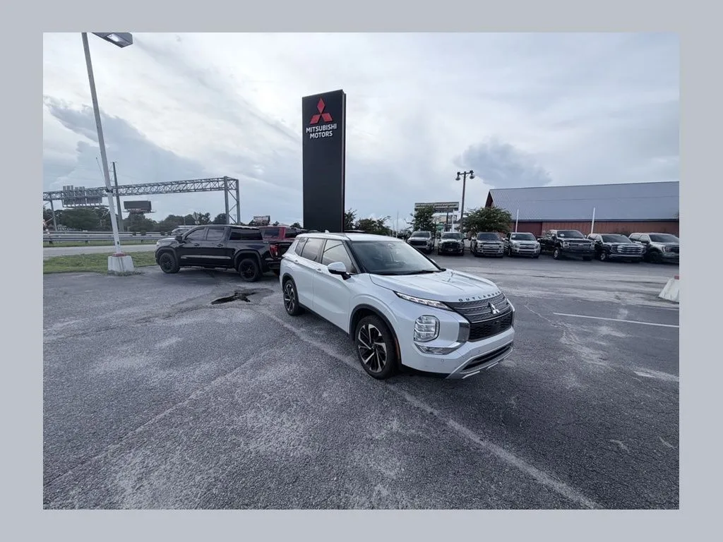 White 2023 Mitsubishi Outlander SE for sale in Myrtle Beach, SC