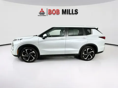 More photos of 2023 Mitsubishi Outlander SE at Bob Mills Mitsubishi-Myrtle Beach, SC