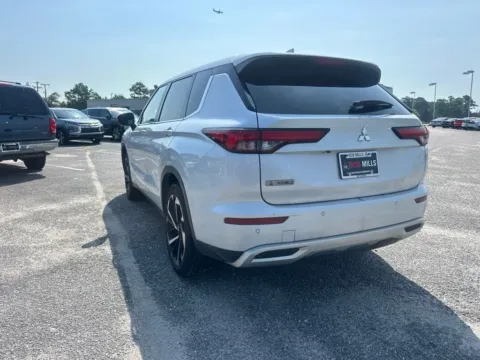 More photos of 2023 Mitsubishi Outlander SE at Bob Mills Mitsubishi-Myrtle Beach, SC