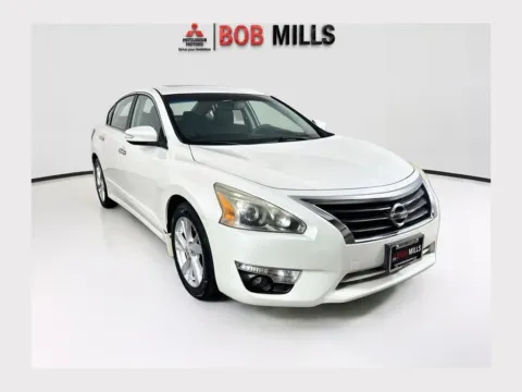 White 2014 Nissan Altima 2.5 SV for sale in Myrtle Beach, SC