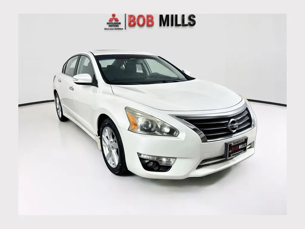 Used 2014 Nissan Altima SV with VIN 1N4AL3AP5EC329197 for sale in Lewistown, MT
