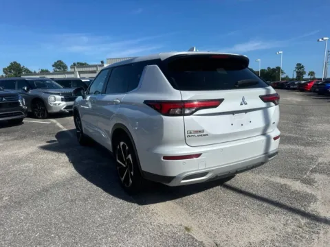 More photos of 2024 Mitsubishi Outlander SE Black Edition w/Pano Roof at Bob Mills Mitsubishi-Myrtle Beach, SC