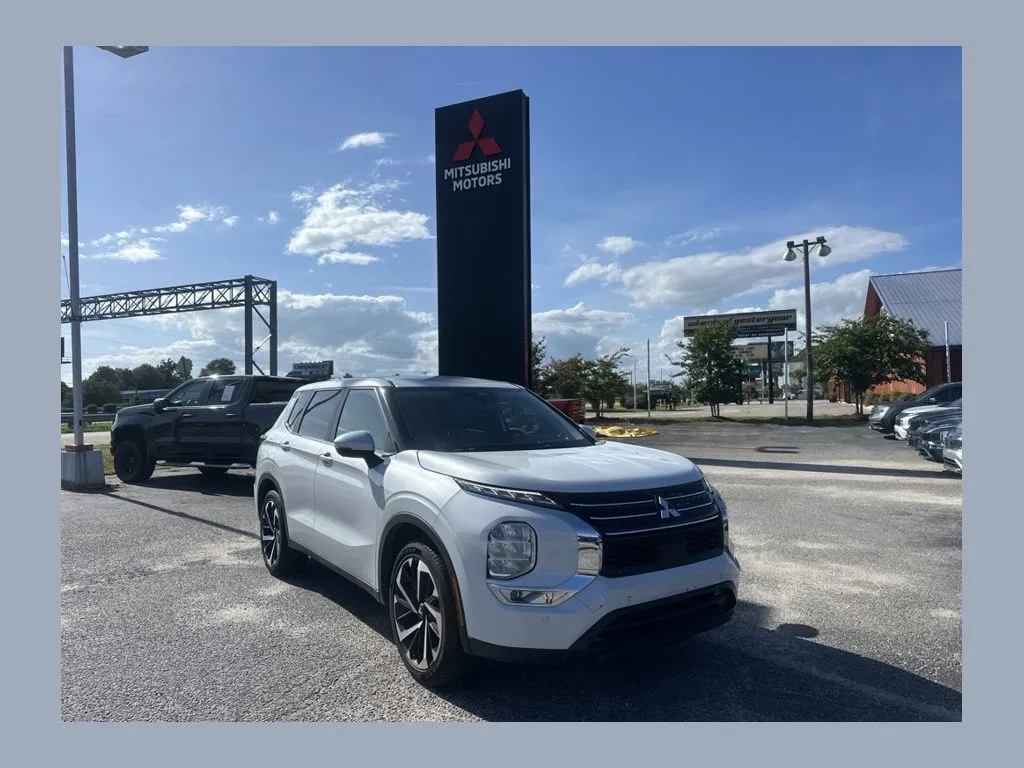Silver 2024 Mitsubishi Outlander SE Black Edition w/Pano Roof for sale in Myrtle Beach, SC