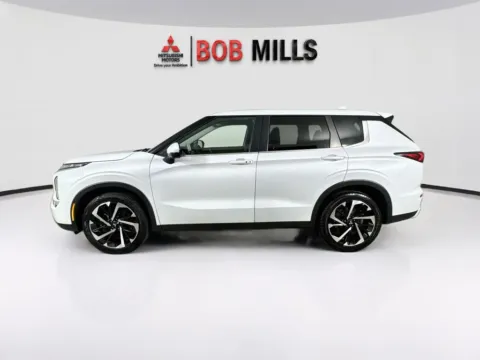 More photos of 2024 Mitsubishi Outlander SE Black Edition w/Pano Roof at Bob Mills Mitsubishi-Myrtle Beach, SC