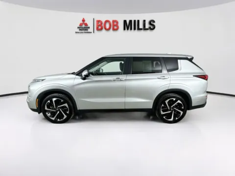More photos of 2024 Mitsubishi Outlander SE Black Edition w/Pano Roof at Bob Mills Mitsubishi-Myrtle Beach, SC