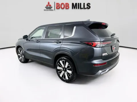 More photos of 2026 Mitsubishi Outlander SE at Bob Mills Mitsubishi-Myrtle Beach, SC