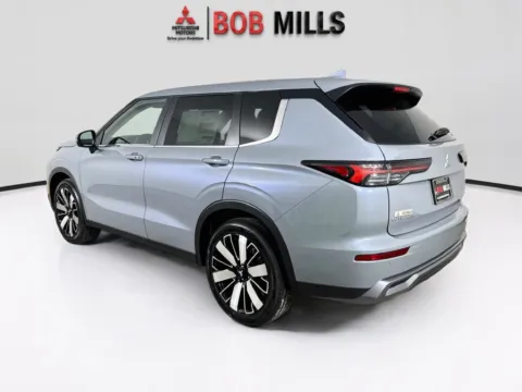 More photos of 2026 Mitsubishi Outlander SE at Bob Mills Mitsubishi-Myrtle Beach, SC