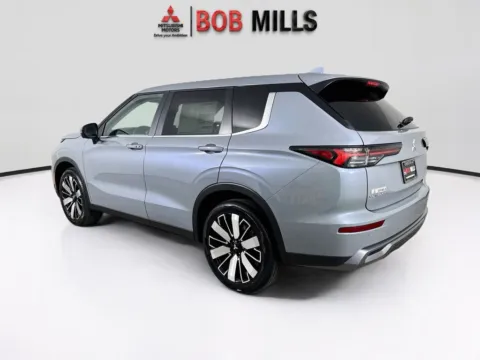 More photos of 2026 Mitsubishi Outlander SE at Bob Mills Mitsubishi-Myrtle Beach, SC