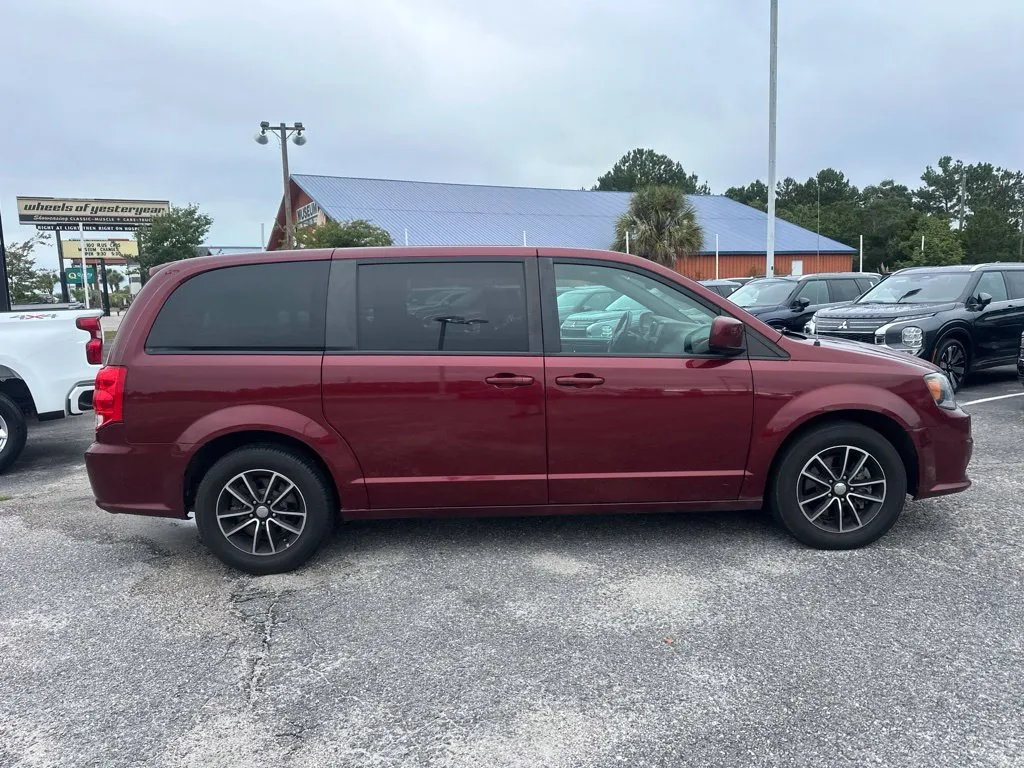 Used 2018 Dodge Grand Caravan SE Plus with VIN 2C4RDGBG6JR215095 for sale in Myrtle Beach, SC