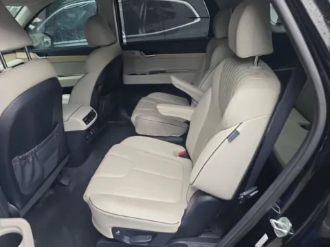More photos of 2023 Hyundai Palisade Limited at Bob Mills Mitsubishi-Myrtle Beach, SC
