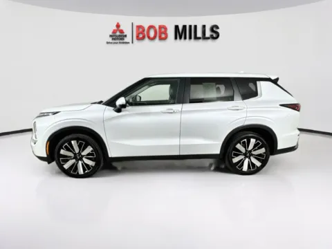 More photos of 2025 Mitsubishi Outlander SE at Bob Mills Mitsubishi-Myrtle Beach, SC