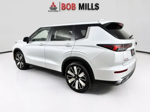 More photos of 2026 Mitsubishi Outlander SE at Bob Mills Mitsubishi-Myrtle Beach, SC
