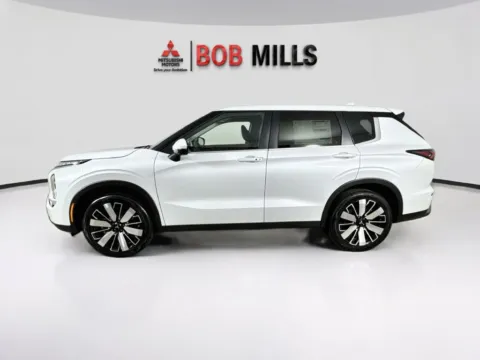 More photos of 2026 Mitsubishi Outlander SE at Bob Mills Mitsubishi-Myrtle Beach, SC